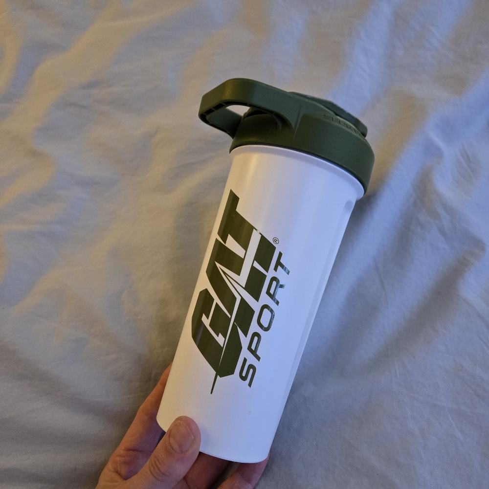 GAT Sport Shaker water bottle with strainer basket in lid NWOT